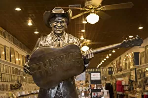 Images Dated 10th January 2017: Nashville, Tennessee, Ernest Tubb Record Shop, Ernest Tubb Statue