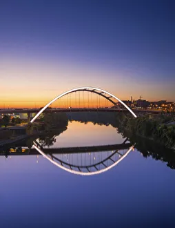 Images Dated 10th January 2017: Nashville, Tennessee, Korean War Memorial Bridge, Gateway Bridge, Connects Downtown