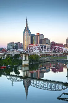 Images Dated 10th January 2017: Nashville, Tennessee, Skyline, Cumberland River, John Seigenthaler Pedestrian Bridge