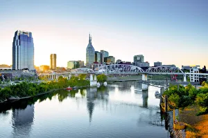 Images Dated 10th January 2017: Nashville, Tennessee, Skyline, Cumberland River, John Seigenthaler Pedestrian Bridge