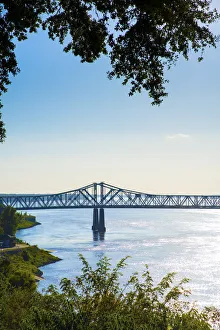 Images Dated 10th January 2017: Natchez, Mississippi, Natchez-Vidalia Bridge, Two Twin Cantilever Bridges That Carry