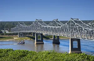 Images Dated 10th January 2017: Natchez, Mississippi, Natchez-Vidalia Bridge, Two Twin Cantilever Bridges That Carry