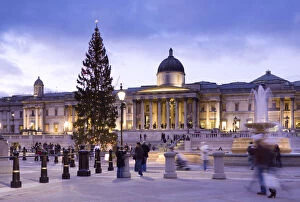 Images Dated 2008 December: National Portrait Gallery & Trafalgar Square at Christmas, London, England