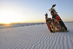Images Dated 18th September 2014: Native American in full regalia, White Sands National Monument, New Mexico, USA MR