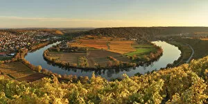Images Dated 23rd March 2022: Neckar River bend near Mundelsheim am Neckar, Baden-Wurttemberg, Germany