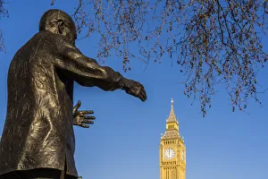 Nelson Mandela statue on Parliament square and Big Ben, also known as Elizabeth Tower Nelson Mandela statue on Parliament square and Big Ben, also known as Elizabeth Tower