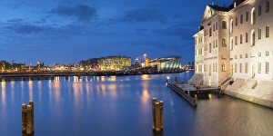 Images Dated 12th April 2017: NEMO Science Centre and National Martime Museum in Oosterdok, Amsterdam, Netherlands