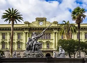 Images Dated 9th October 2018: Neptune Fountain and Maldonado National College, Sucre Park, Riobamba, Chimborazo