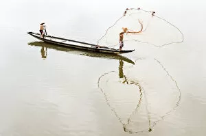 Images Dated 29th November 2018: Net casting fishermen on the Perfume River, Hue, Vietnam