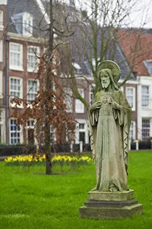 Images Dated 29th July 2016: Netherlands, Amsterdam, Begijnhof Convent, courtyard