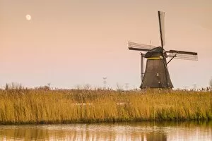 Kinderdijk Gallery: Netherlands, Kinderdijk, Traditional Dutch windmills, dusk