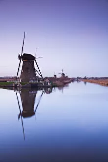 Images Dated 29th July 2016: Netherlands, Kinderdijk, Traditional Dutch windmills, dusk