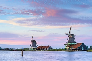 Netherlands, North Holland, Zaandam, Zaanse Schans, The Seeker (De Zoeker) Oilmill and The Cat