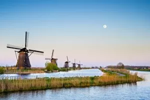 Mill Gallery: Netherlands, South Holland, Kinderdijk, UNESCO World Heritage Site
