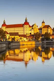 Images Dated 24th August 2015: Neuburg Castle reflected in the River Danube at sunrise, Neuburg, Neuburg-Schrobenhausen