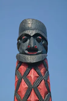 Images Dated 1st April 2008: New Caledonia, Central Grande Terre Island, La Foa, totem pole display at the sculpture
