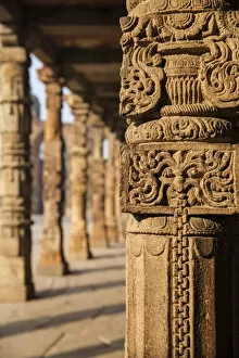 Columns Gallery: New Delhi, Qutub Minar, Quqqat-Ul-Islam Mosque, Pillared cloisters