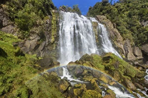 Images Dated 22nd October 2021: New Zealand, North Island, Marokopa Falls