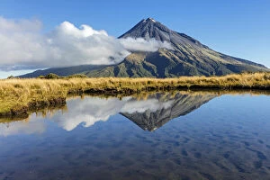 Images Dated 22nd October 2021: New Zealand, North Island, Mount Taranaki National Park, Mount Taranaki