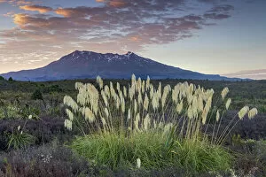 Images Dated 22nd October 2021: New Zealand, North Island, Tongariro National Park, Mount Ngauruhoe