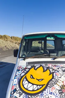 New Zealand, North Island, Wanganui, Castlecliff Beach, surfers van