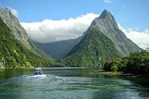 Fiord Prints: New Zealand, South Island, Fiordland National Park, Milford Sound, UNESCO World Heritage