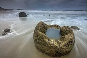 Images Dated 22nd October 2021: New Zealand, South Island, Moeraki Boulders