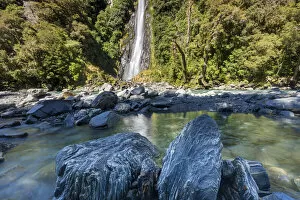 Images Dated 22nd October 2021: New Zealand, South Island, Mount Aspiring National Park, Thunder Creek Falls