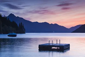 New Zealand, South Island, Otago, Queenstown, Lake Wakatipu, dusk