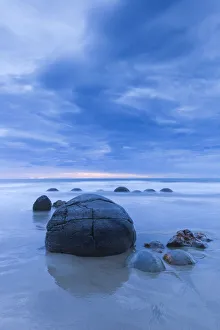 New Zealand, South Island, Otago, Moeraki, Moeraki Boulders also known as Te Kaihinaki
