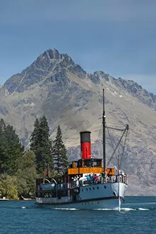 New Zealand, South Island, Otago, Queenstown, harbor view with steamer TSS Earnslaw