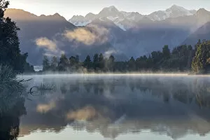 Images Dated 22nd October 2021: New Zealand, South Island, Westland National Park, Lake Matheson
