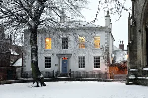 Images Dated 10th June 2011: Newark, UK. A Georgian town house sits on the edge of the churchyard
