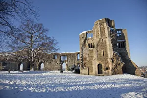 Images Dated 10th June 2011: Newark, UK. Newark castles norman gatehouse