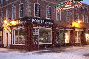 Images Dated 10th June 2011: Newark, UK. Newark high street in winter