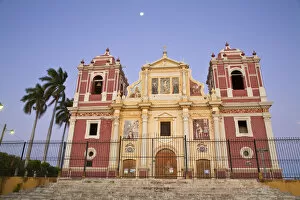 Images Dated 10th June 2009: Nicaragua, Leon, 18th century El Calvario Church, Iglesia Dulce Nombre de Jesus El