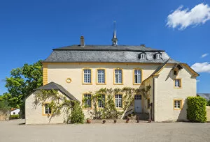 Images Dated 18th June 2020: Niederweis castle, near Prumzurlay, Eifel, Rhineland-Palatinate, Germany