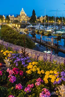 Images Dated 17th August 2016: Night view of the British Columbia Parliament Buildings, Victoria, British Columbia