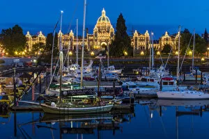 Images Dated 17th August 2016: Night view of the British Columbia Parliament Buildings, Victoria, British Columbia
