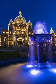 Images Dated 17th August 2016: Night view of the British Columbia Parliament Buildings, Victoria, British Columbia