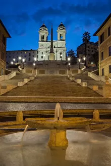 Images Dated 4th November 2016: Night view of Fontana della Barcaccia and Spanish Steps, Piazza di Spagna, Rome, Lazio
