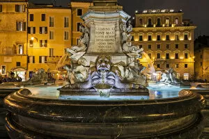Night view of the fountain in Piazza della Rotonda, Rome, Lazio, Italy