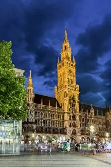 Images Dated 5th August 2017: Night view of the new city hall or Neues Rathaus, Marienplatz, Munich, Bavaria, Germany