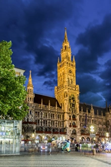 Munich Gallery: Night view of the new city hall or Neues Rathaus, Marienplatz, Munich, Bavaria, Germany