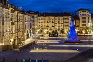 Images Dated 7th August 2014: Night view of Plaza de la Virgen Blanca, Vitoria-Gasteiz, Alava, Basque Country, Spain