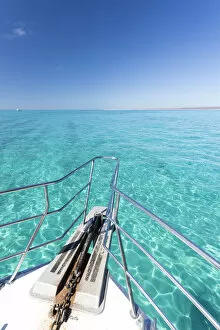 Western Australia Collection: Ningaloo Marine Park, pristine water from the boat, Western Australia