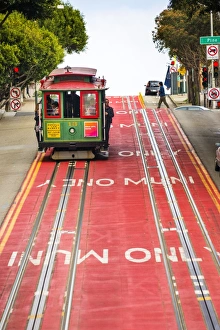North America, USA, America, California, San Francisco, Tram travelling down Powell