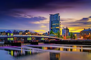 Northern Ireland, County Antrim, Belfast, City skline on Lagan River illuminated at night