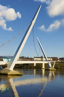 Images Dated 2nd March 2016: Northern Ireland, County Derry, Peace bridge