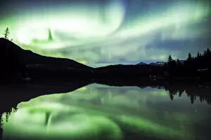 Images Dated 16th January 2018: Northern lights (Aurora Borealis), Jasper National Park, Alberta, Canada